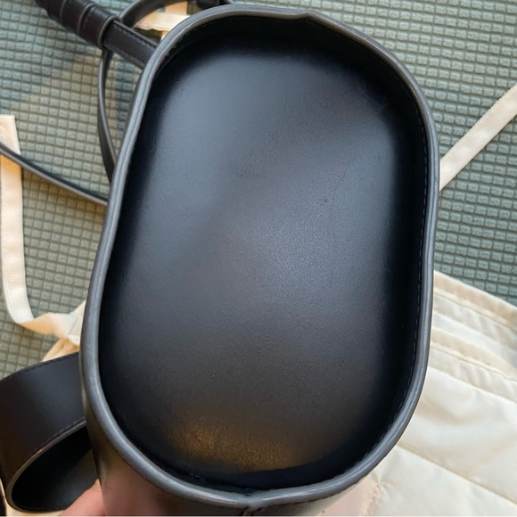 DANSE LENTE BLACK LEATHER BUCKET BAG JOHNNY GOLD HW - Picture 11 of 16